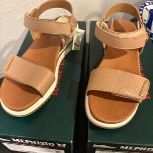 Mephisto Jeanie in Camel- New in Box